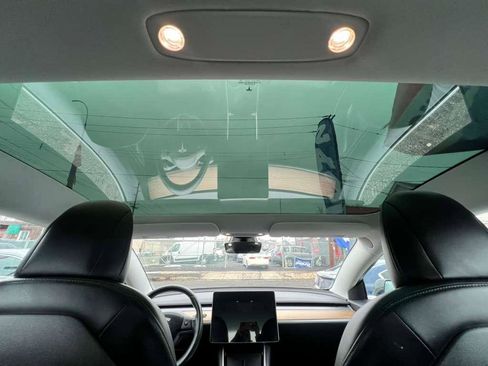 Used 2019 Tesla Model 3 Standard Range Plus image 18