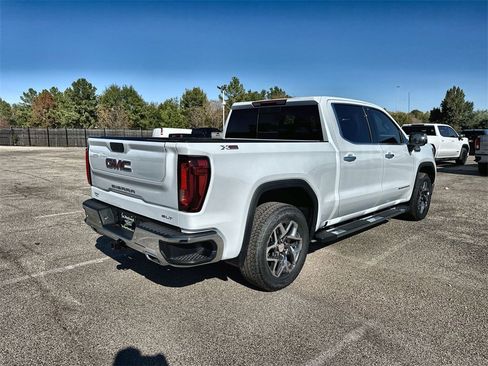 New 2026 GMC Sierra 1500 SLT image 11