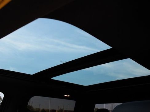 Used 2016 Ford F150 Platinum w/ Equipment Group 701A Luxury AWD/4WD image 5