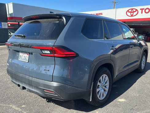 Used 2024 Toyota Grand Highlander XLE image 4