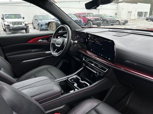 Used 2024 Chevrolet Traverse Z71 w/ Enhanced Driving Package image 25