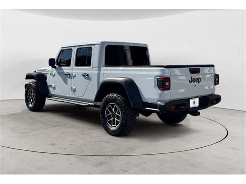 Used 2025 Jeep Gladiator Rubicon w/ Convenience Group AWD/4WD image 3