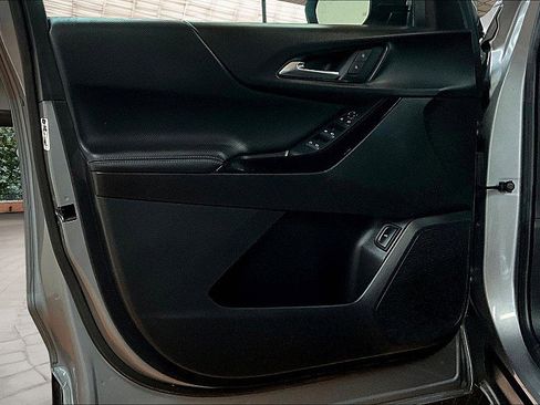 Used 2025 Chevrolet Equinox LT w/ Convenience Package II image 16