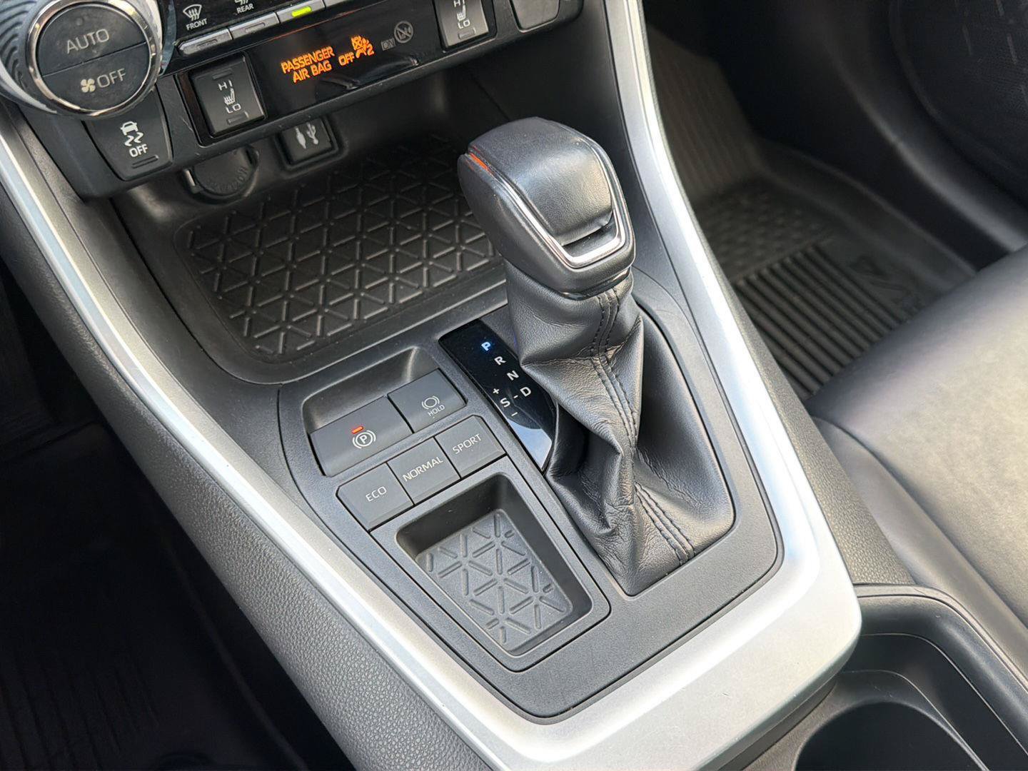 Used 2019 Toyota RAV4 XLE Premium w/ Cold Weather Package FWD image 22