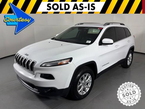 Used 2018 Jeep Cherokee Latitude Plus w/ Comfort/Convenience Group FWD image 4