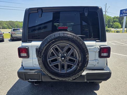 Used 2025 Jeep Wrangler Unlimited Sport AWD/4WD image 6