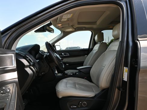 Used 2017 Ford Explorer Platinum AWD/4WD image 19