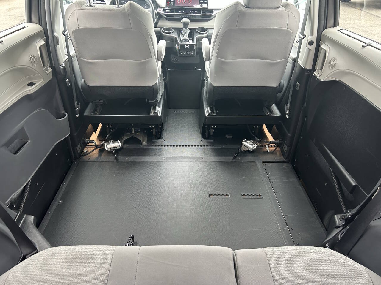 Used 2022 Toyota Sienna LE FWD image 11