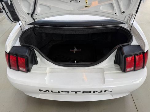 Used 2003 Ford Mustang Convertible RWD image 9