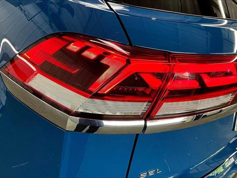 Used 2025 Volkswagen Atlas Cross Sport SEL image 32