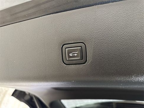 Used 2020 Chevrolet Traverse LT w/ LPO, Floor Liner Package image 27