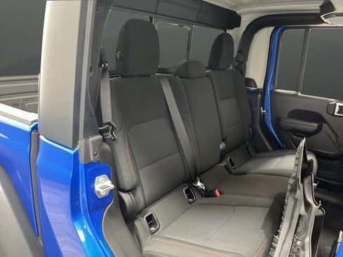 Used 2023 Jeep Gladiator Rubicon w/ Cold Weather Group image 31