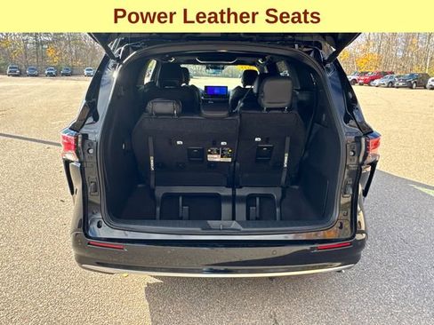 Used 2025 Toyota Sienna Platinum image 12