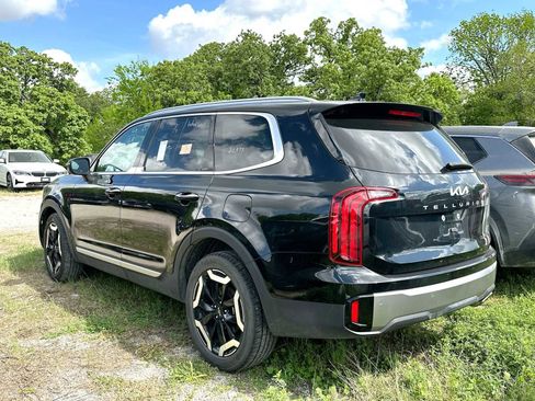 Used 2025 Kia Telluride S image 4