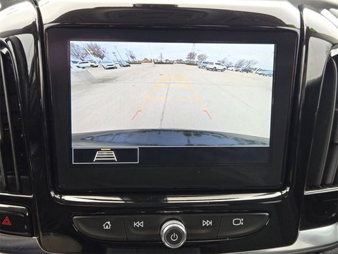 Used 2021 Chevrolet Traverse LT image 20