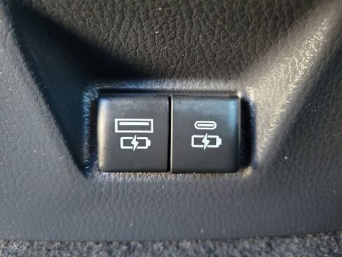 Used 2025 Toyota Camry SE image 12