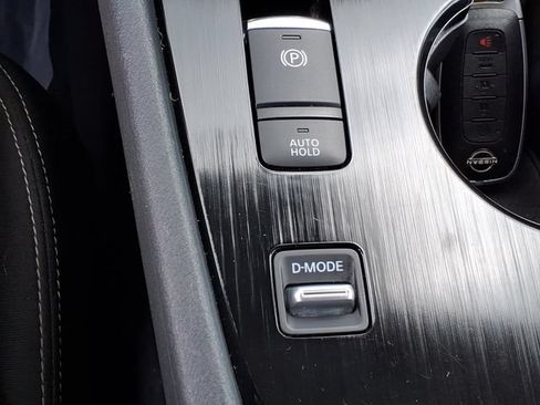 Used 2025 Nissan Rogue SV FWD image 21