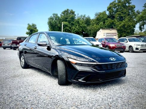Used 2025 Hyundai Elantra SE FWD image 5