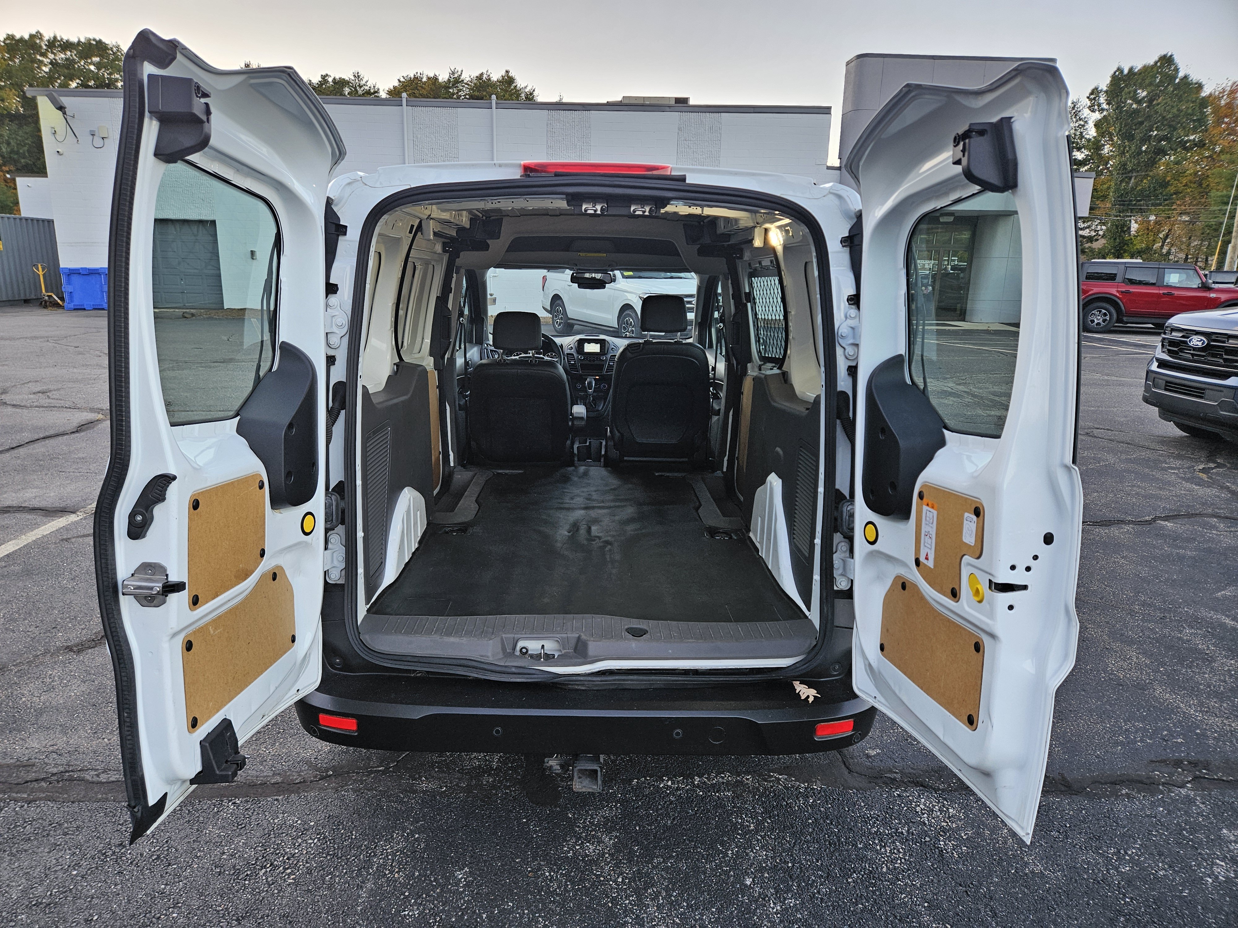 Used 2023 Ford Transit Connect XL w/ Trailer Tow Package FWD image 9