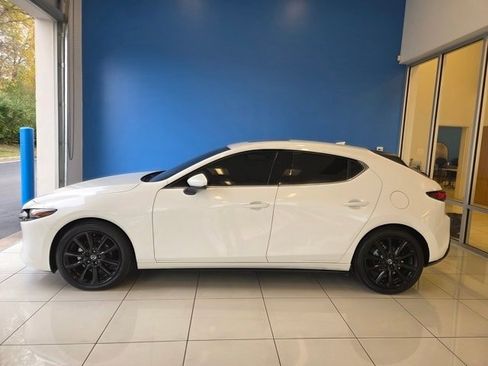 Used 2025 MAZDA MAZDA3 2.5 S Hatchback w/ Premium Pkg image 4