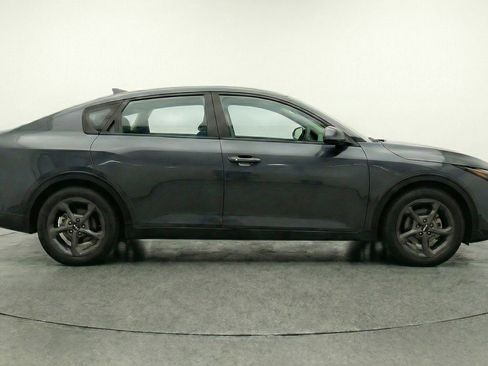 Used 2025 Kia K4 LXS image 11