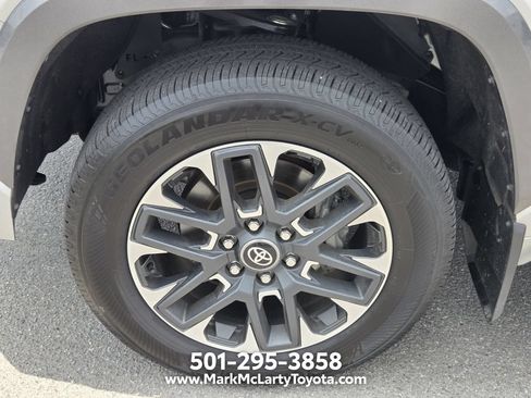 Used 2025 Toyota Tundra Limited AWD/4WD image 17