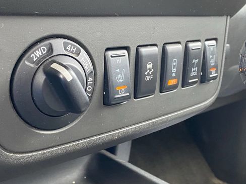 Used 2013 Nissan Frontier PRO-4X AWD/4WD image 28