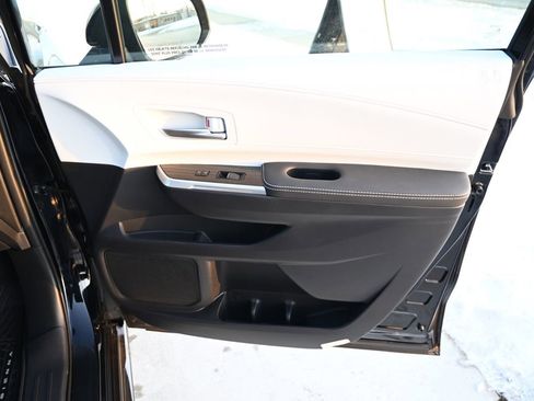Used 2025 Toyota Sienna XSE image 41