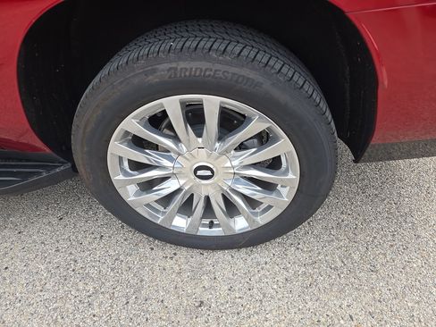 Used 2024 Cadillac Escalade ESV Premium Luxury image 5