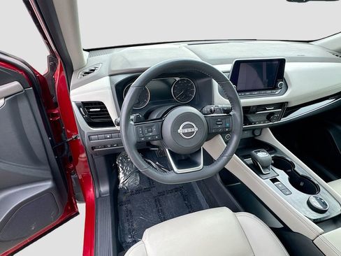 Used 2023 Nissan Rogue SL image 10