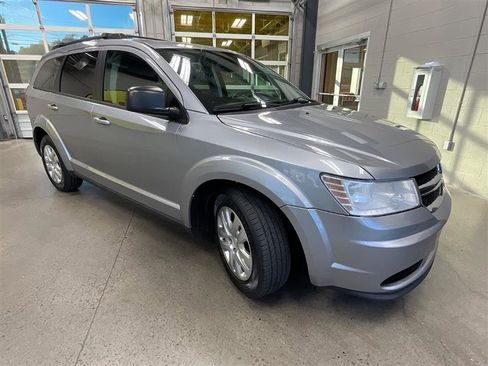 Used 2019 Dodge Journey SE image 7
