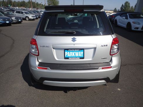 Used 2008 Suzuki SX4 AWD Hatchback w/ Touring Pkg image 4