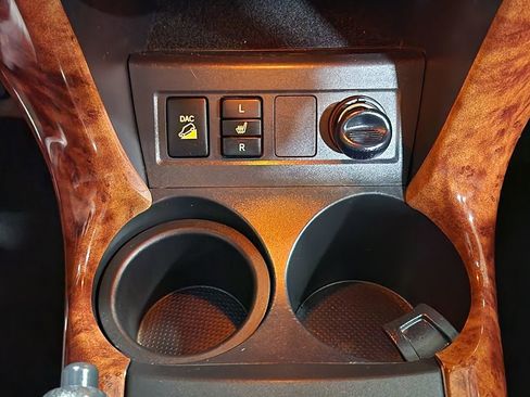 Used 2007 Toyota RAV4 Limited image 39