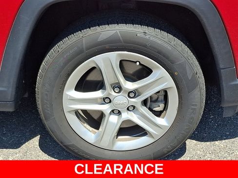 Used 2024 Jeep Compass Latitude AWD/4WD image 8