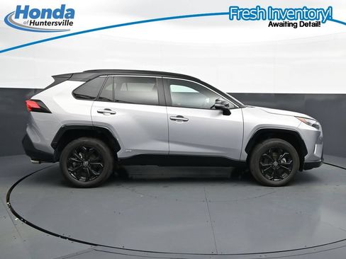 Used 2022 Toyota RAV4 XSE AWD/4WD image 11