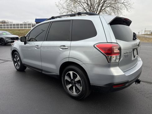 Used 2017 Subaru Forester 2.5i Premium image 11