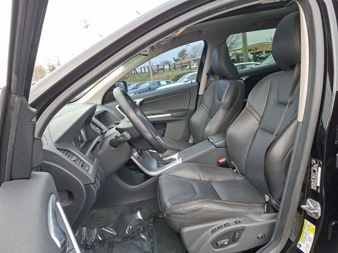 Used 2017 Volvo XC60 T6 Dynamic w/ Preferred Option Package image 13