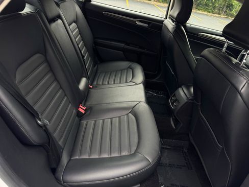 Used 2018 Ford Fusion SE w/ Equipment Group 602A FWD image 19