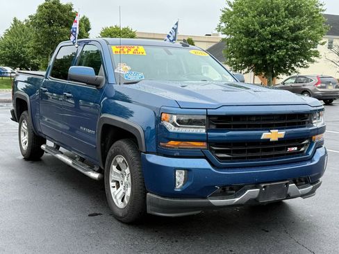 Used 2018 Chevrolet Silverado 1500 LT w/ All Star Edition AWD/4WD image 4