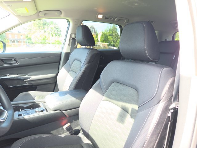 Used 2025 Nissan Pathfinder S AWD/4WD image 20