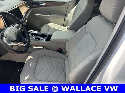 Certified 2025 Volkswagen Atlas SE FWD image 17