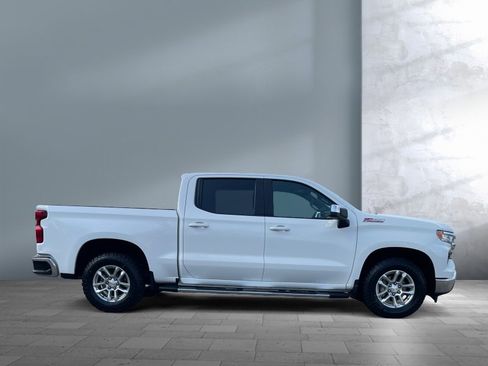 Used 2025 Chevrolet Silverado 1500 LT AWD/4WD image 7