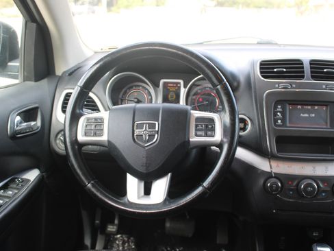 Used 2019 Dodge Journey SE w/ Connectivity Group FWD image 12