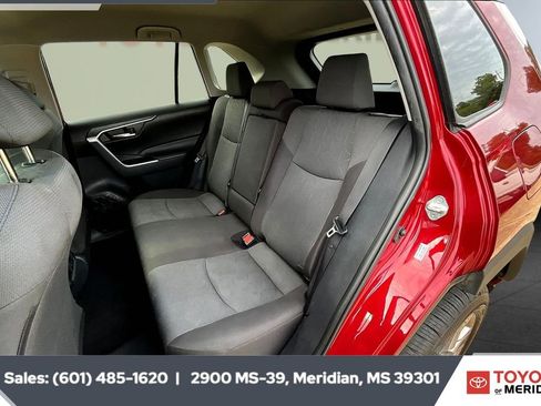 Used 2022 Toyota RAV4 XLE image 19