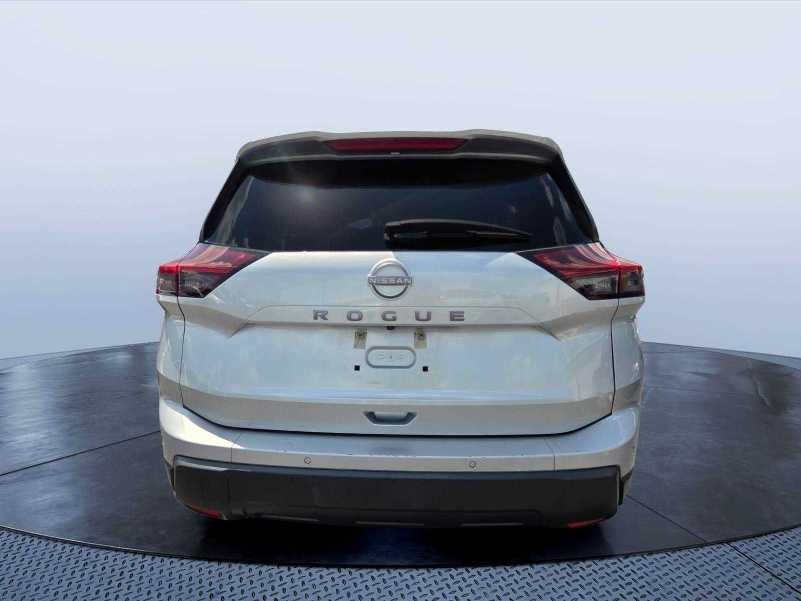 Used 2024 Nissan Rogue S FWD image 5