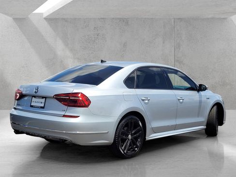 Used 2018 Volkswagen Passat 2.0T S FWD image 4