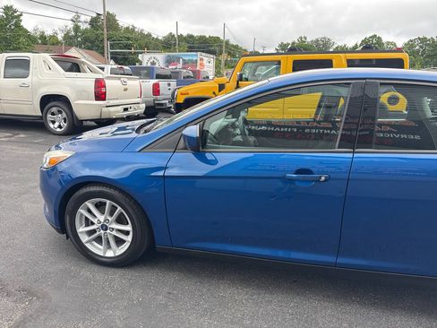 Used 2018 Ford Focus SE FWD image 4