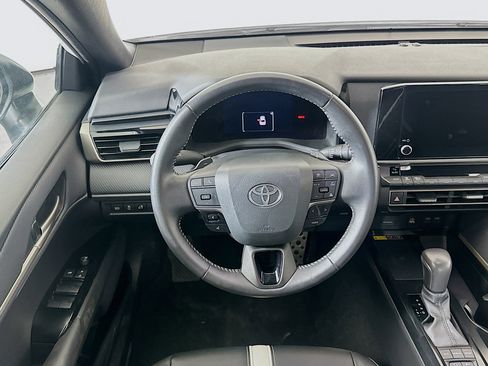 Used 2025 Toyota Camry SE FWD image 18