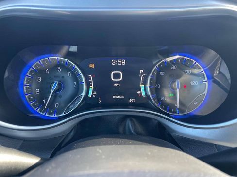 Used 2019 Chrysler Pacifica Limited w/ Advanced Safetytec Group FWD image 20