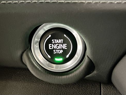 Used 2025 Chevrolet Suburban Z71 image 24